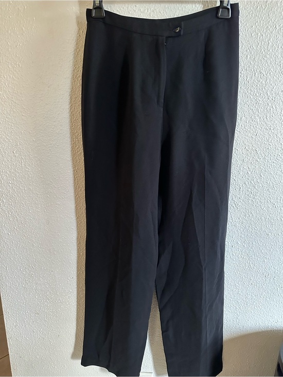 Pants - Women’s Pants by Casual Corner Sz 4 short